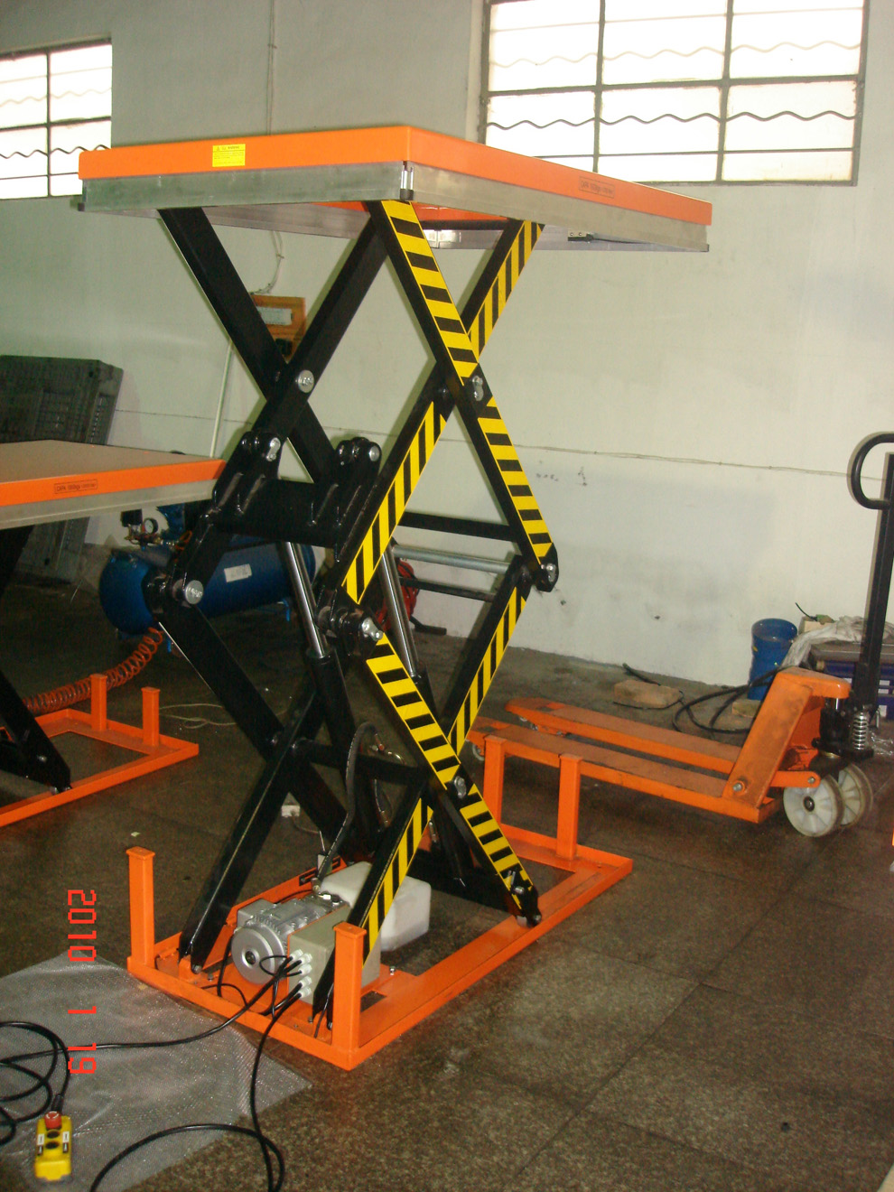 ETY low-profile electric lifting table